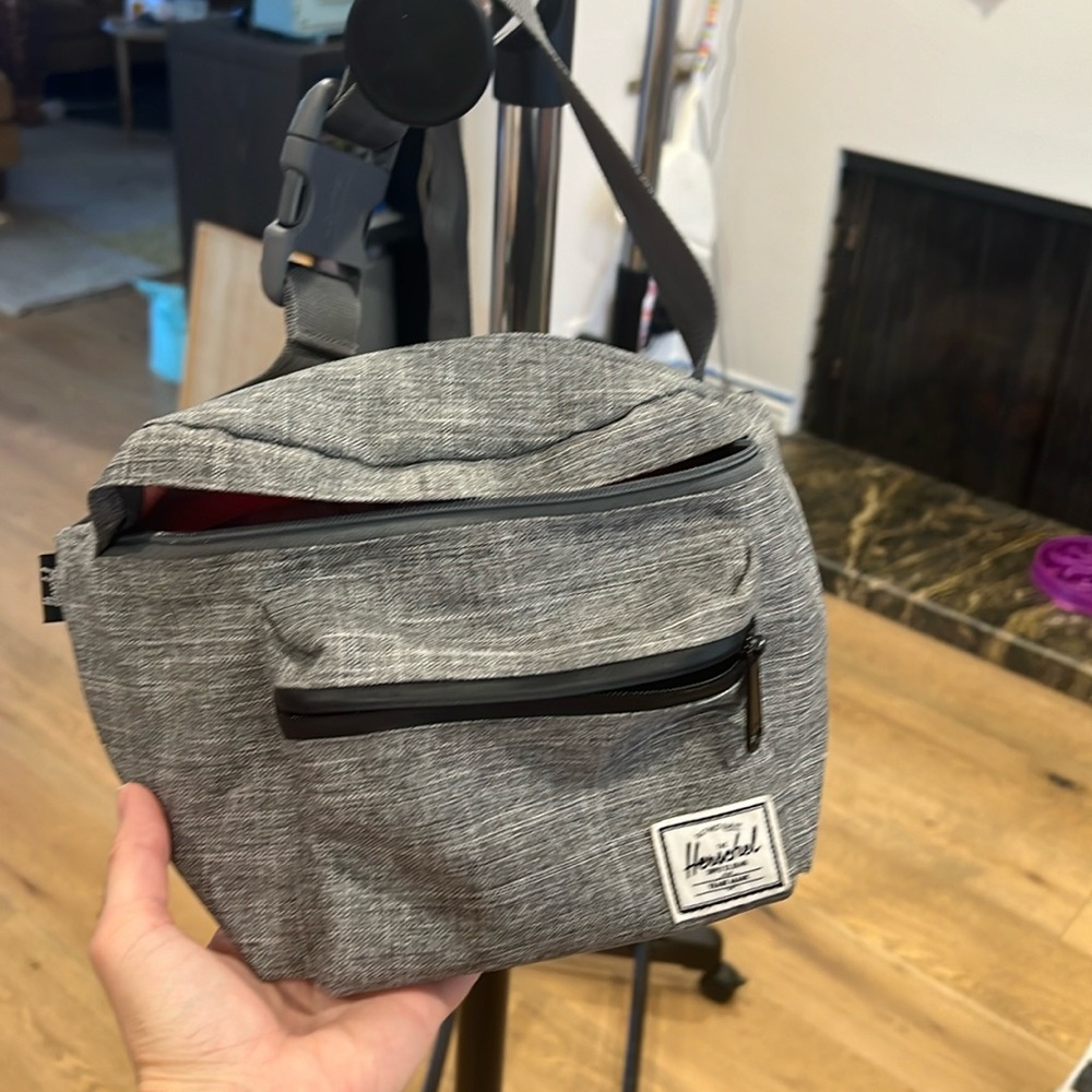Herschel fanny pack large size